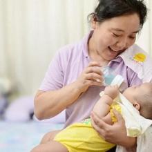 現(xiàn)代家政服務(wù) 專(zhuān)業(yè)、便捷，打造品質(zhì)生活新選擇